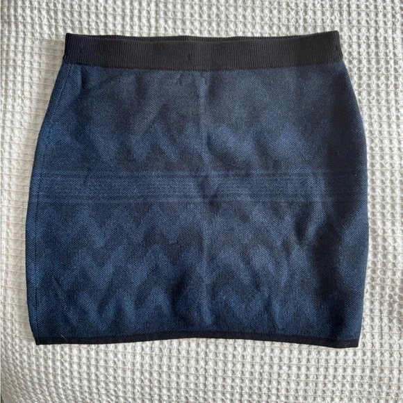 NWOT Mossimo Knit Skirt in Black and Blue - Picture 3 of 6